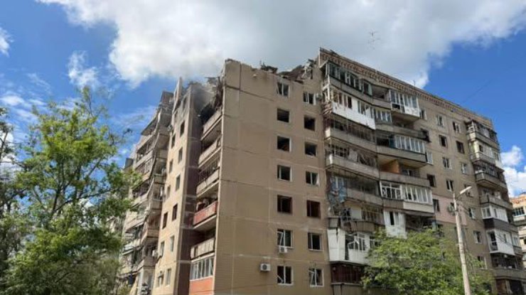 росіяни скинули три авіабомби на багатоповерхівки у Дружківці, є поранені