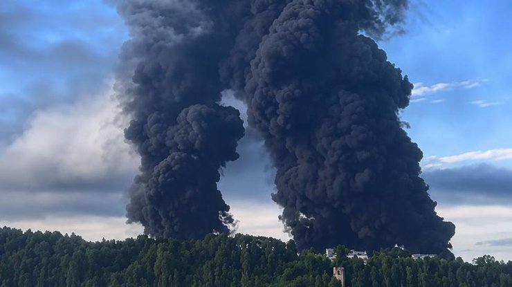 Зеленський підтвердив удар по хімзаводу "Азот" і нафтобазі