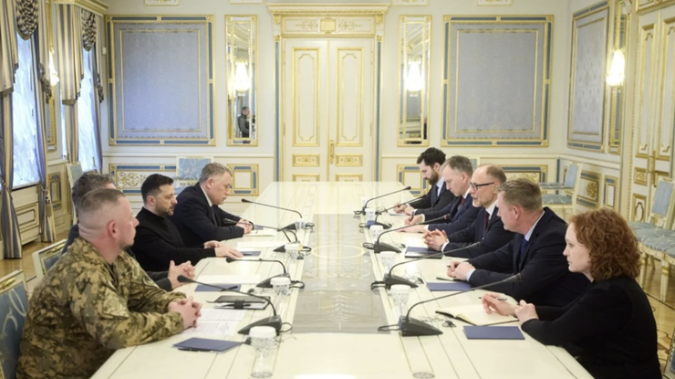 У Латвії розбився безпілотник, що залетів з росії: міністр оборони перервав візит до України