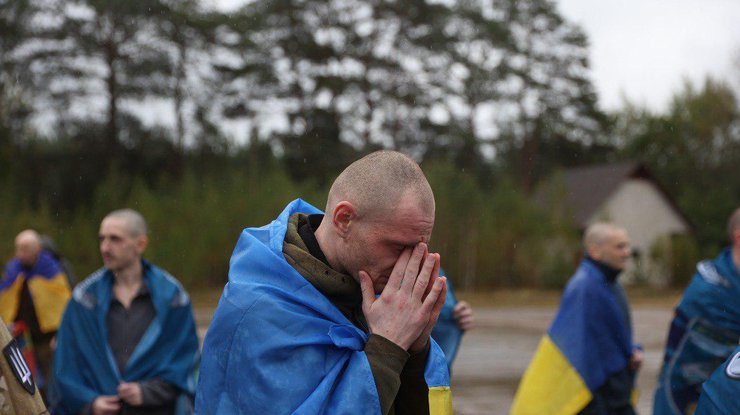 185 воїнів і 20 цивільних: додому повернулися оборонці Маріуполя, "Азовсталі" та ЧАЕС