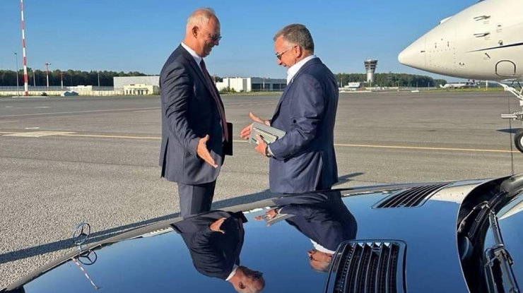 Трамп вимагає від Зеленського негайно прийняти "мирний план", а путін намагається уникнути санкцій - Bloomberg