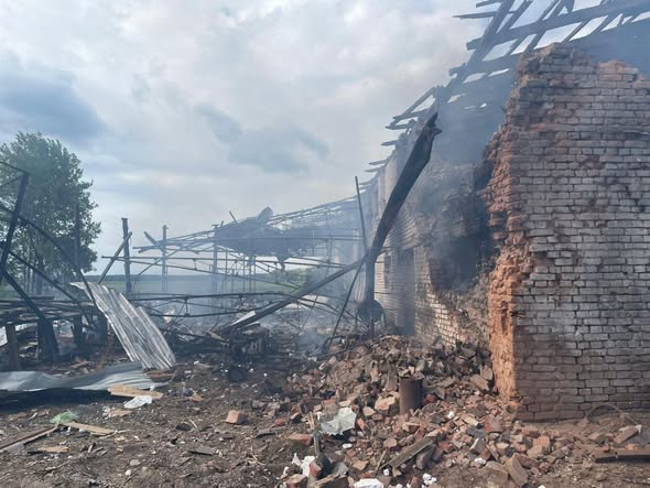 росія вдарила по фермі на Чернігівщині: є загибла і поранений росія вдарила по фермі на Чернігівщині: є загибла і поранений