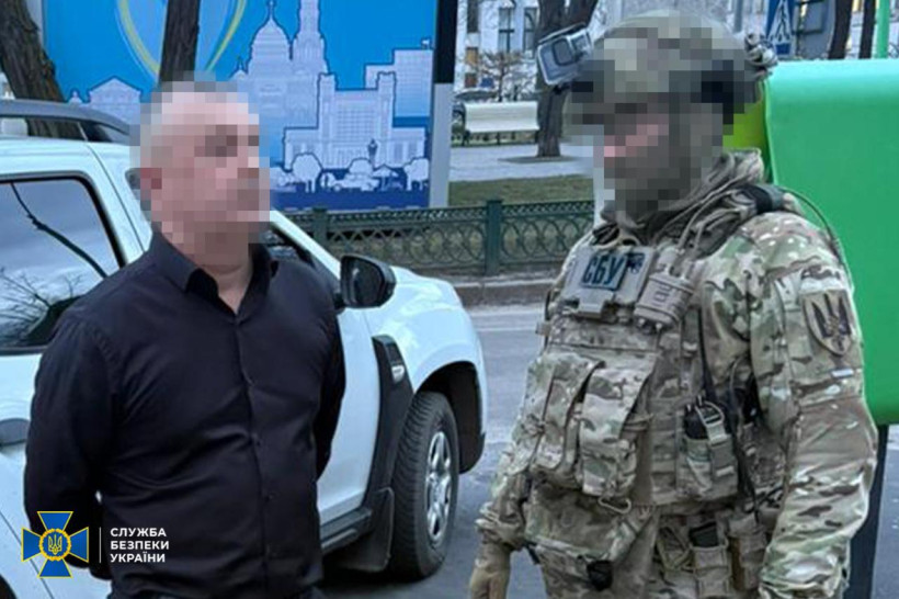Продавали елітну деревину як дрова: затримали керівника харківського осередку "Батьківщини" Продавали елітну деревину як дрова: затримали керівника харківського осередку "Батьківщини"