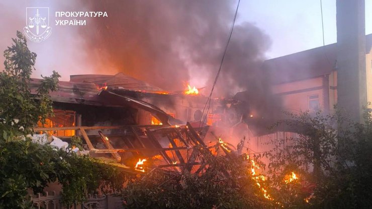 росіяни обстріляли Херсон: одна людина загинула, троє поранені