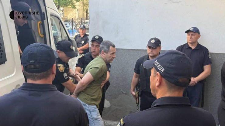 Підозрюваний у вбивстві Парубія зізнався у скоєному журналістам