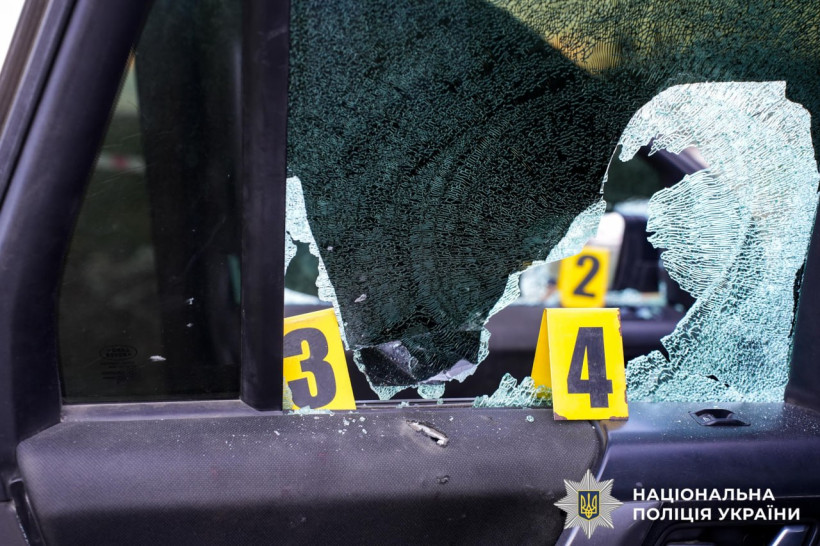 На Рівненщині чоловік відкрив вогонь з автомата по ТЦК та поліції, двоє поранених