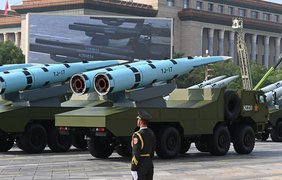 У Китаї відбувся масштабний військовий парад: яку зброю показали