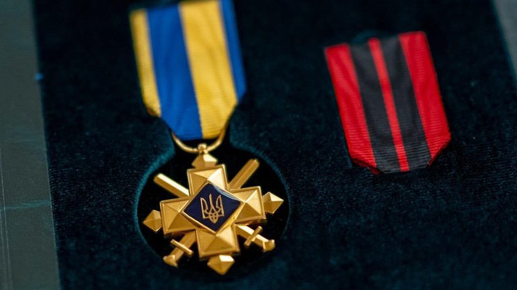 Зеленський підписав закон про статус нагороджених "Хрестом бойових заслуг"