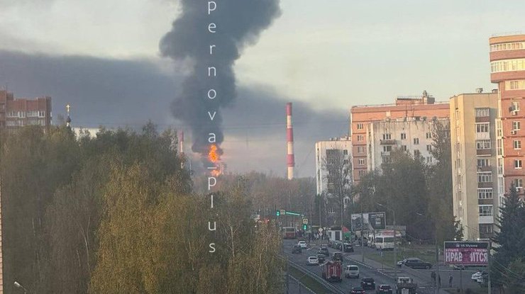 В Ярославлі палає НПЗ