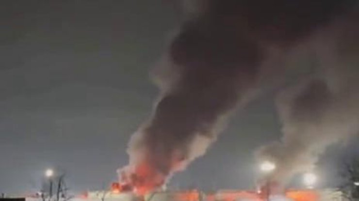 Вибухи, вогонь і перебої зі світлом: що сталося в рф уночі (відео)